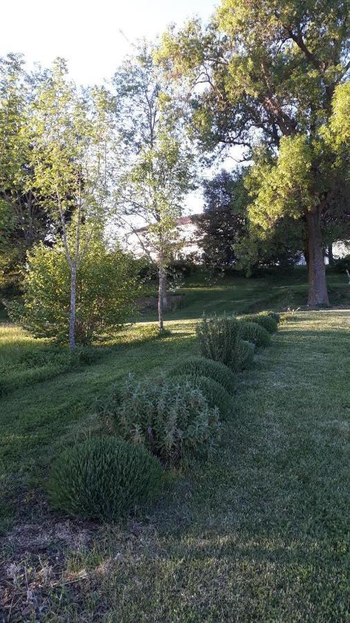 Chambres D'Hotes Du Bernes Nomdieu Exterior foto